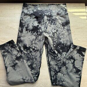 Large Black and Gray Butt scrunch leggings NWOT